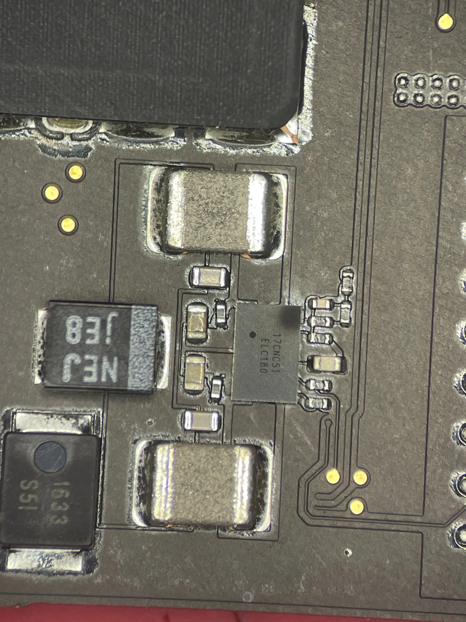 Płyta główna MacBooka Pro 14 A2442 — naprawa zasilania portów USB-C