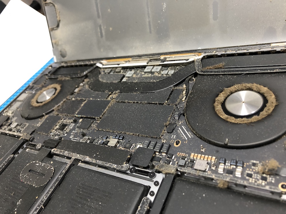 czyszczenie i konserwacja układu chłodzenia MacBook